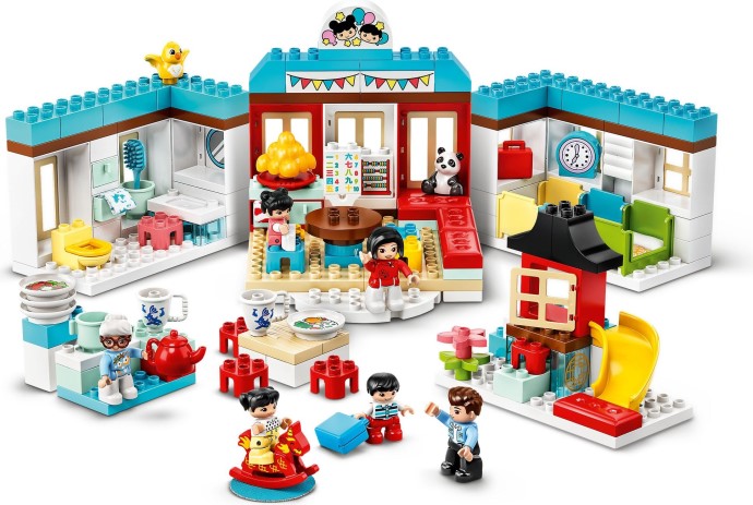 LEGO® Happy Childhood Moments 10943