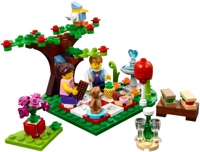 LEGO® Romantic Valentine Picnic 40236