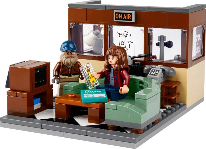LEGO® Stranger Things: WSQK Radio Station 40891