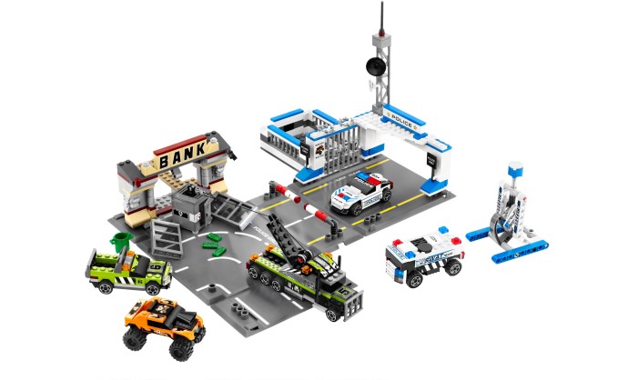 LEGO® Brick Street Getaway 8211